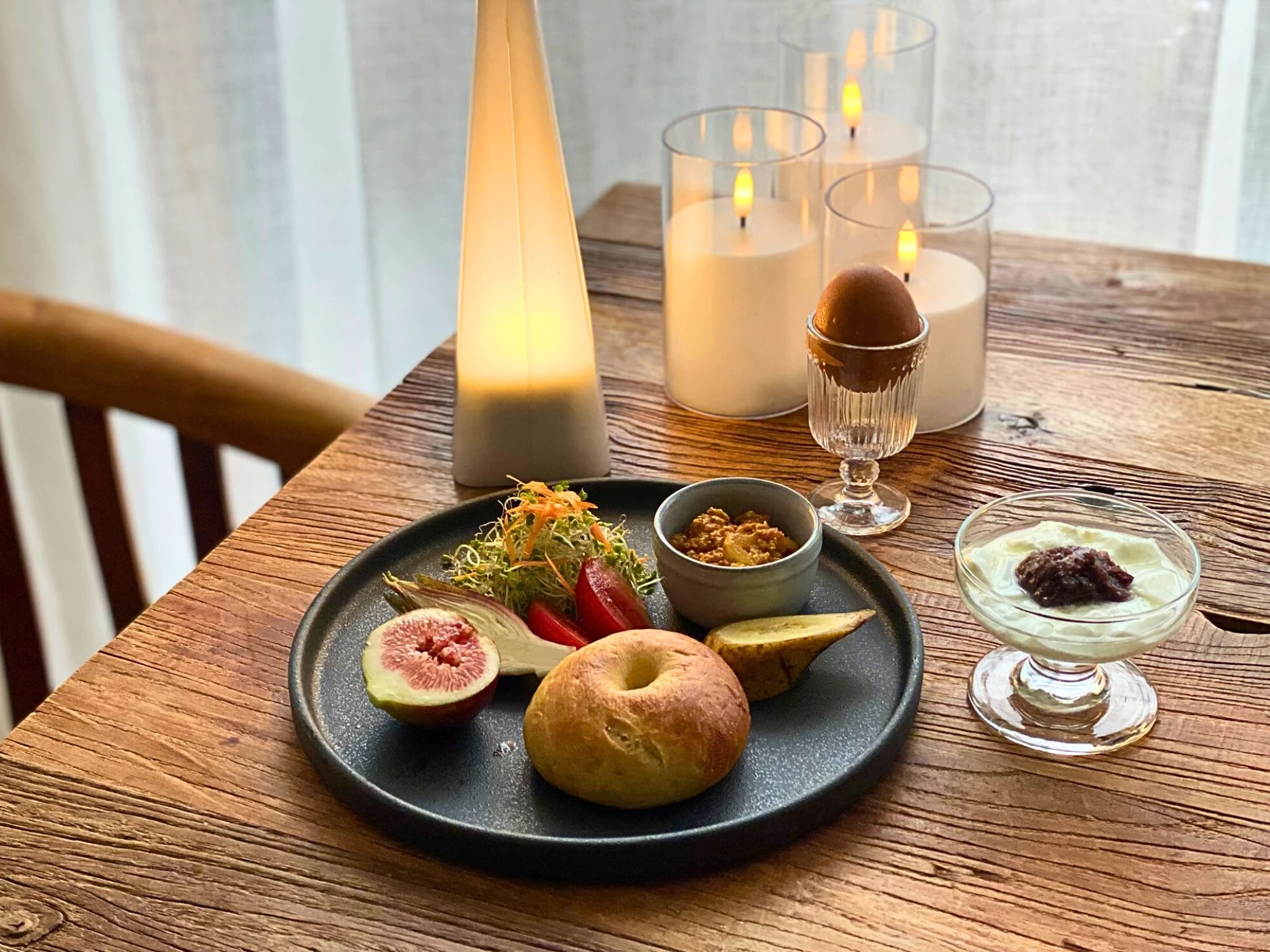 手作りベーグルと無花果のワンプレート朝ごはん