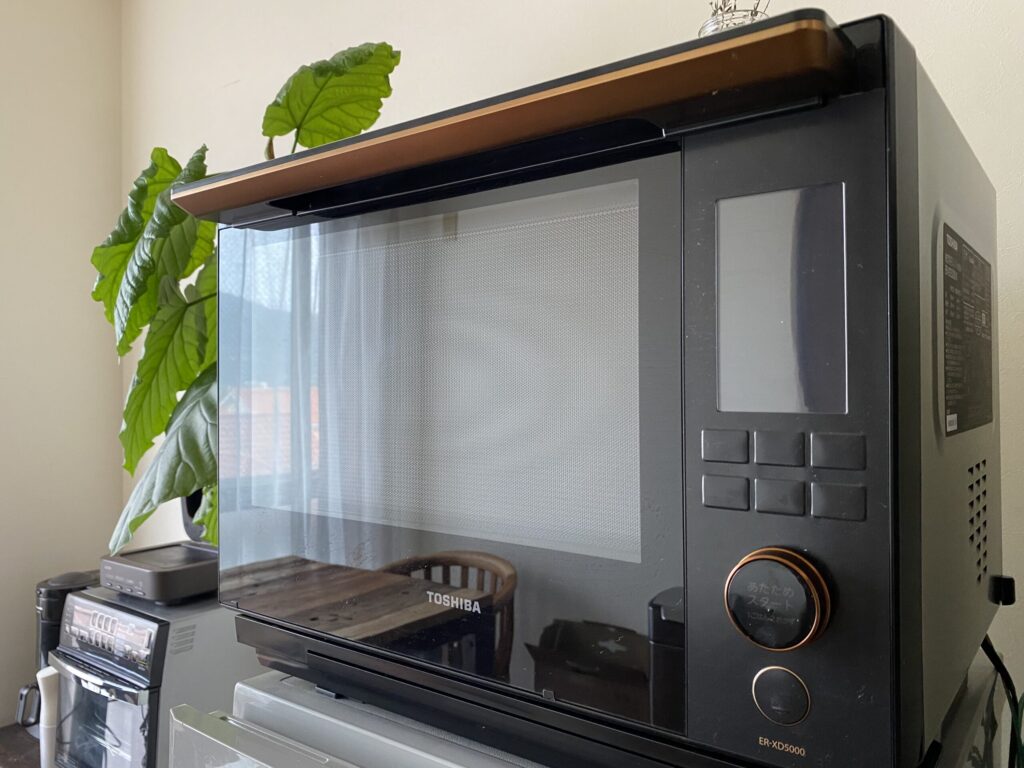 我家は何年も石窯オーブン。ブラックとホワイトがうちにあります