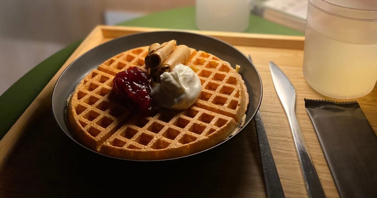 大阪万博：ヴェントゥラ愛さんの（カフェメニュー監修パティシエ）北欧風ワッフル