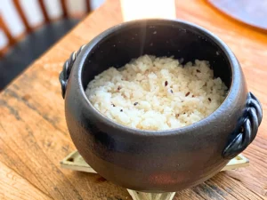 土鍋で炊いた塩麹と酒粕のごはん