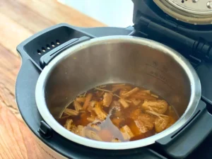 ホットクックで予約調理。里芋ときのこの味噌汁