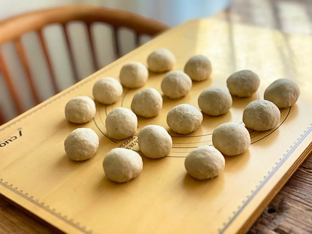 パン生地を16分割した様子