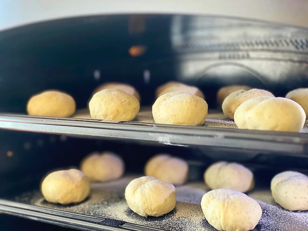 2次発酵でオーブンにパン生地を入れたところ