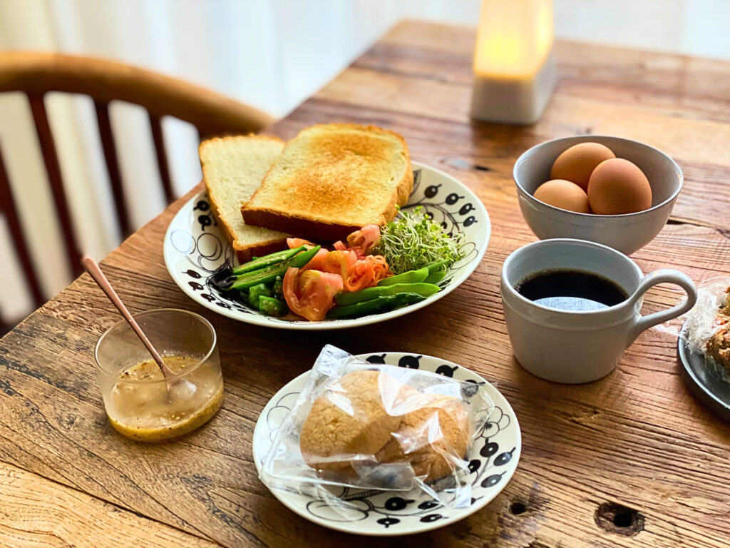 チョコチップクッキーと朝ごはんプレート