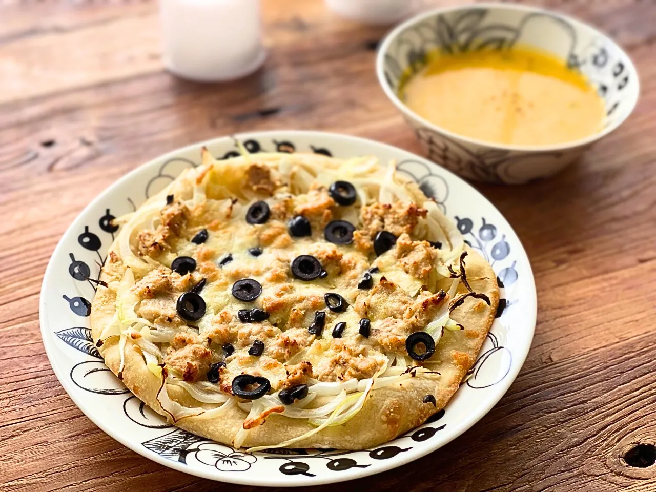 休日の朝ごはんに手作りピザとかぼちゃの塩麹ポタージュ