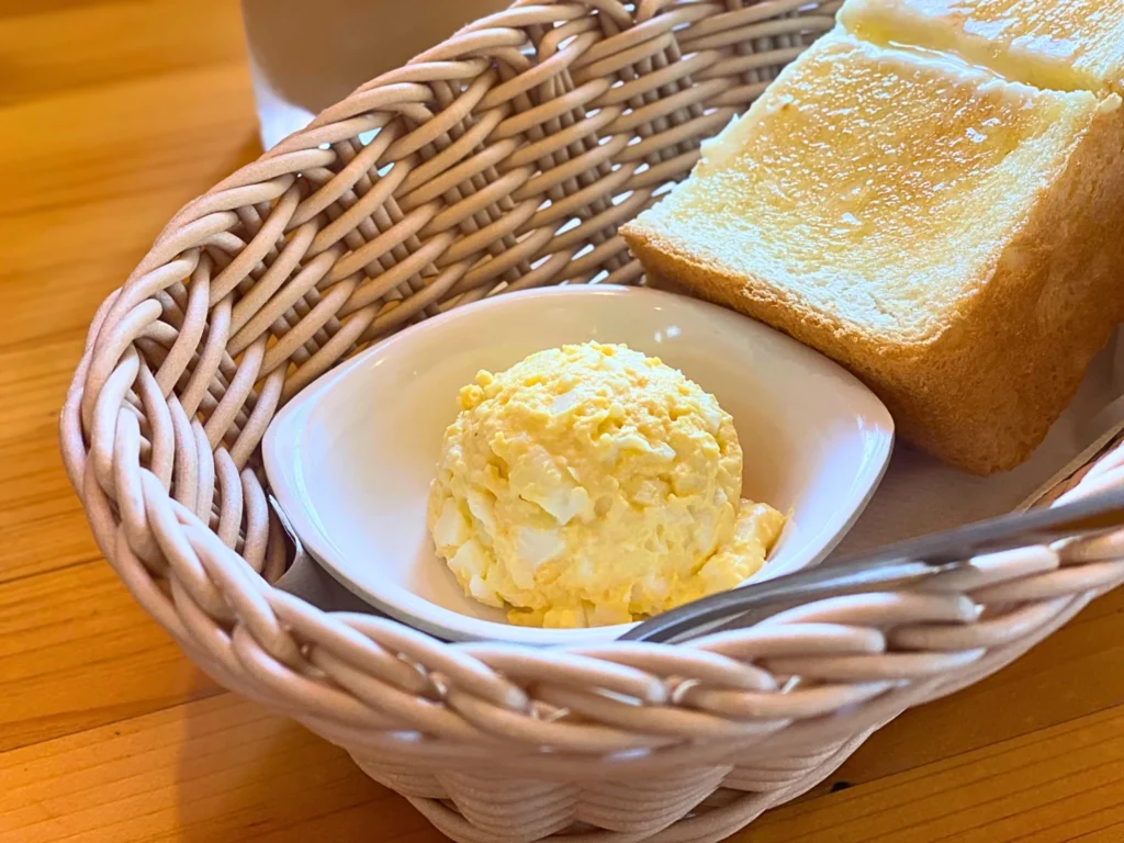 コメダ珈琲店のモーニング、バタートーストと卵ペーストのセット