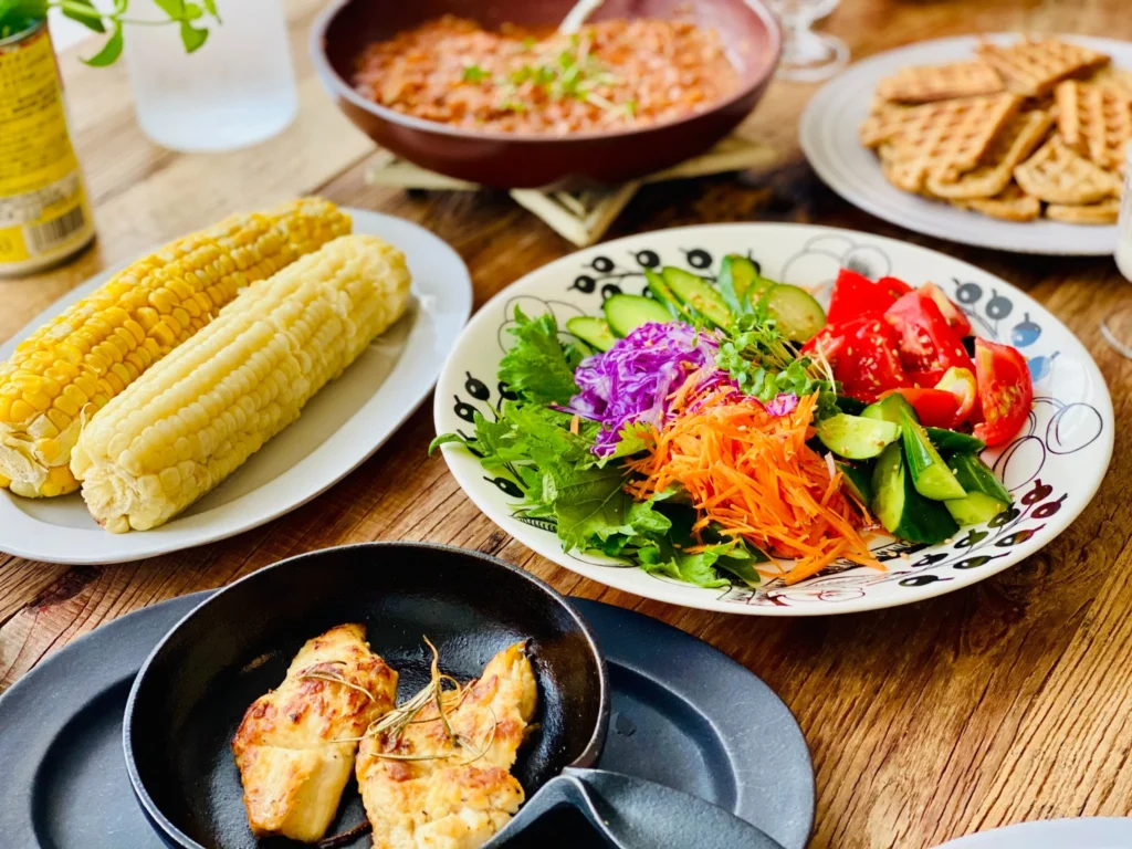 定番のサラダと朝ごはん