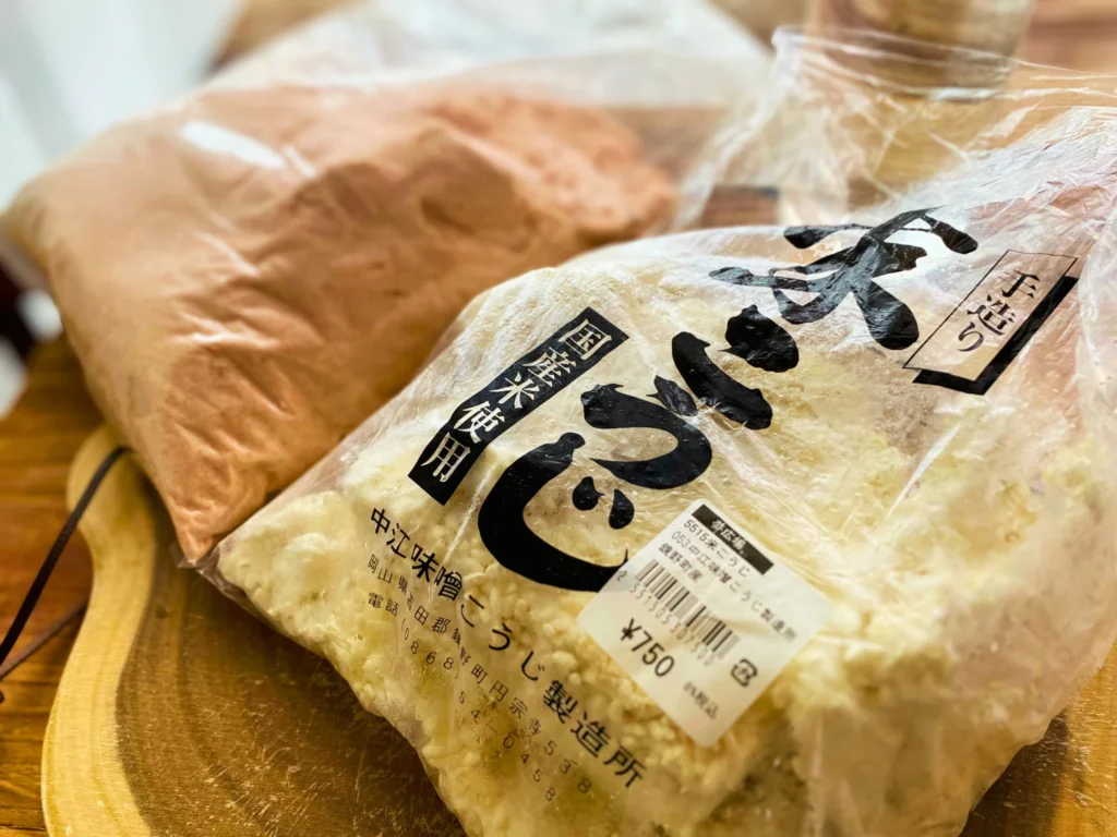 地元の麹屋さんの麹袋。裏に甘酒や塩麹の作り方が載っていることが多い