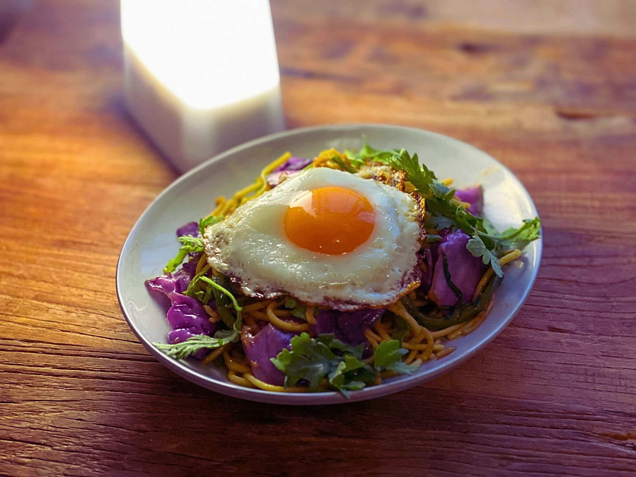 赤キャベツと春菊のアレンジ焼きそば