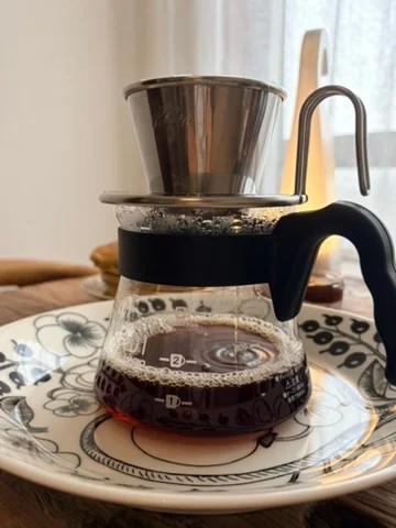 ガラスサーバーに落としたハンドドリップコーヒー