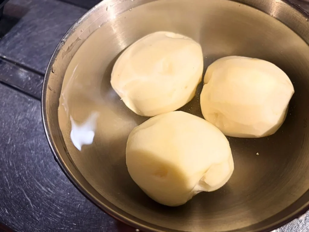 皮をむく前のじゃがいも