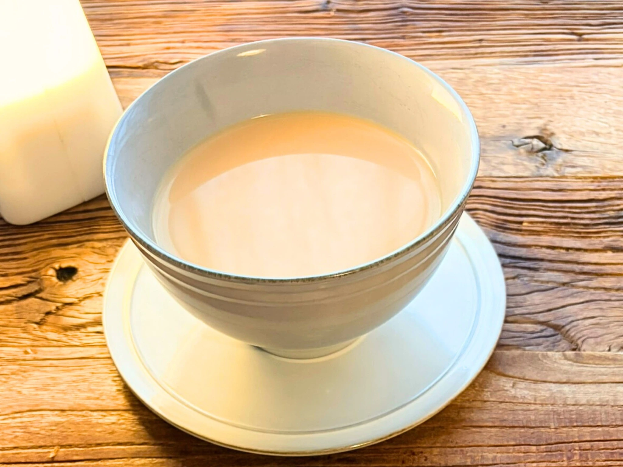 レンジで作るミルクティーの温かな朝