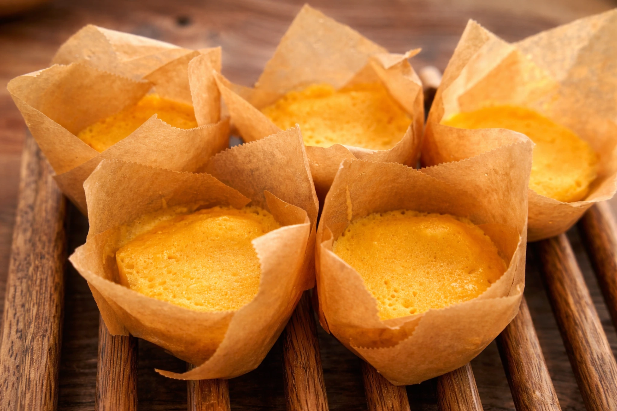 栗原はるみさんの「わたしの味」を作り続ける中で、日々の暮らしに溶け込んだ料理と静かな食卓